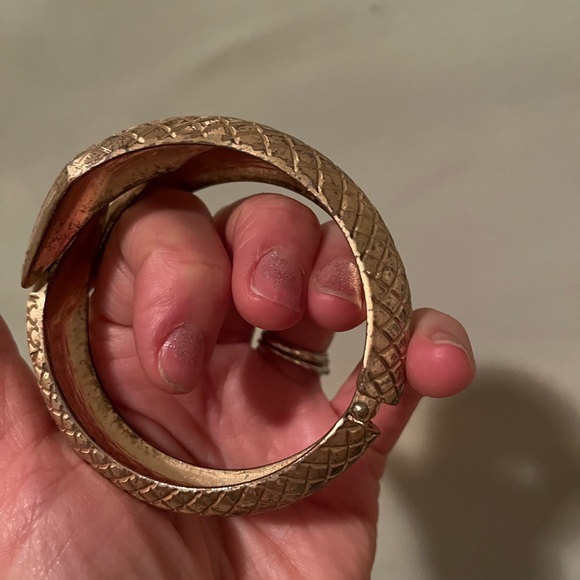 Gold Claw bangle - Picture 9 of 11